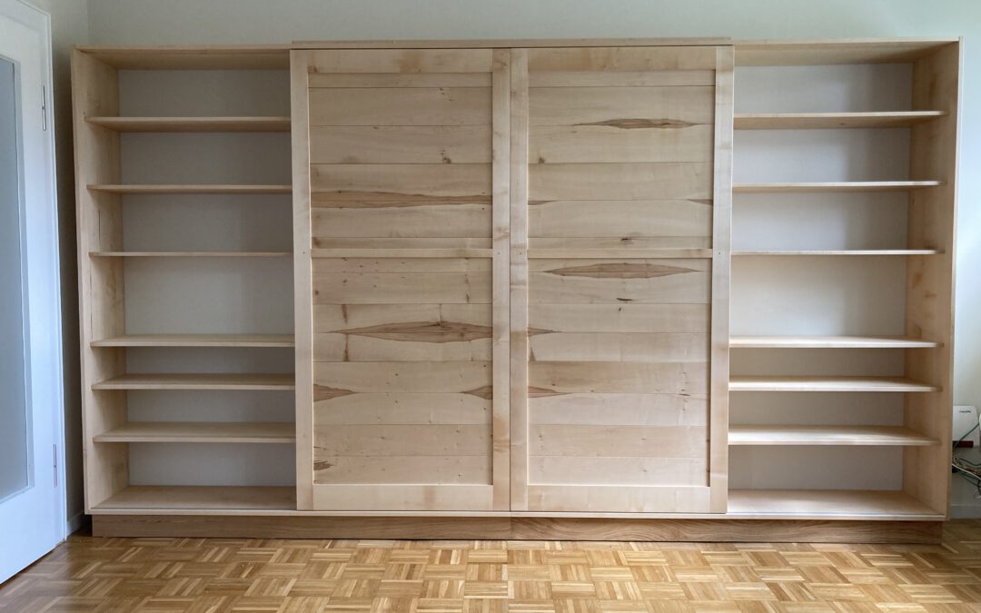 Wohnzimmerschrank aus Feldahorn